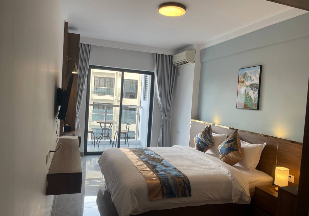 Superior King Balcony City View - M9 Kirirom Hotel