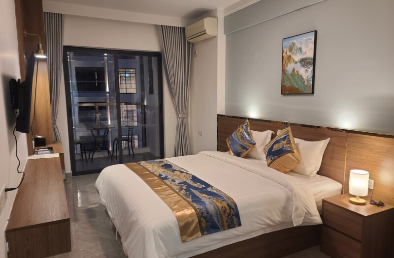 Superior King Balcony City View - M9 Kirirom Hotel