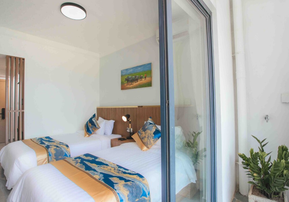 Deluxe King Balcony River View - M9 Kirirom Hotel