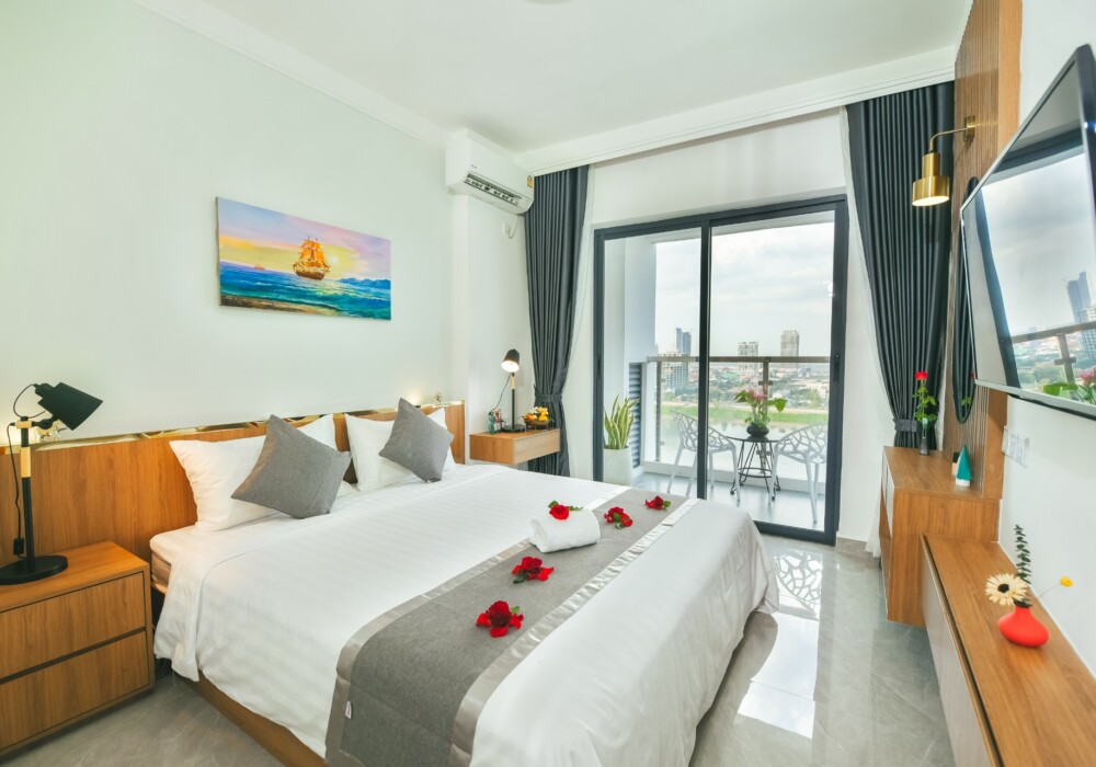 Superior King Balcony River View - M9 Kirirom Hotel